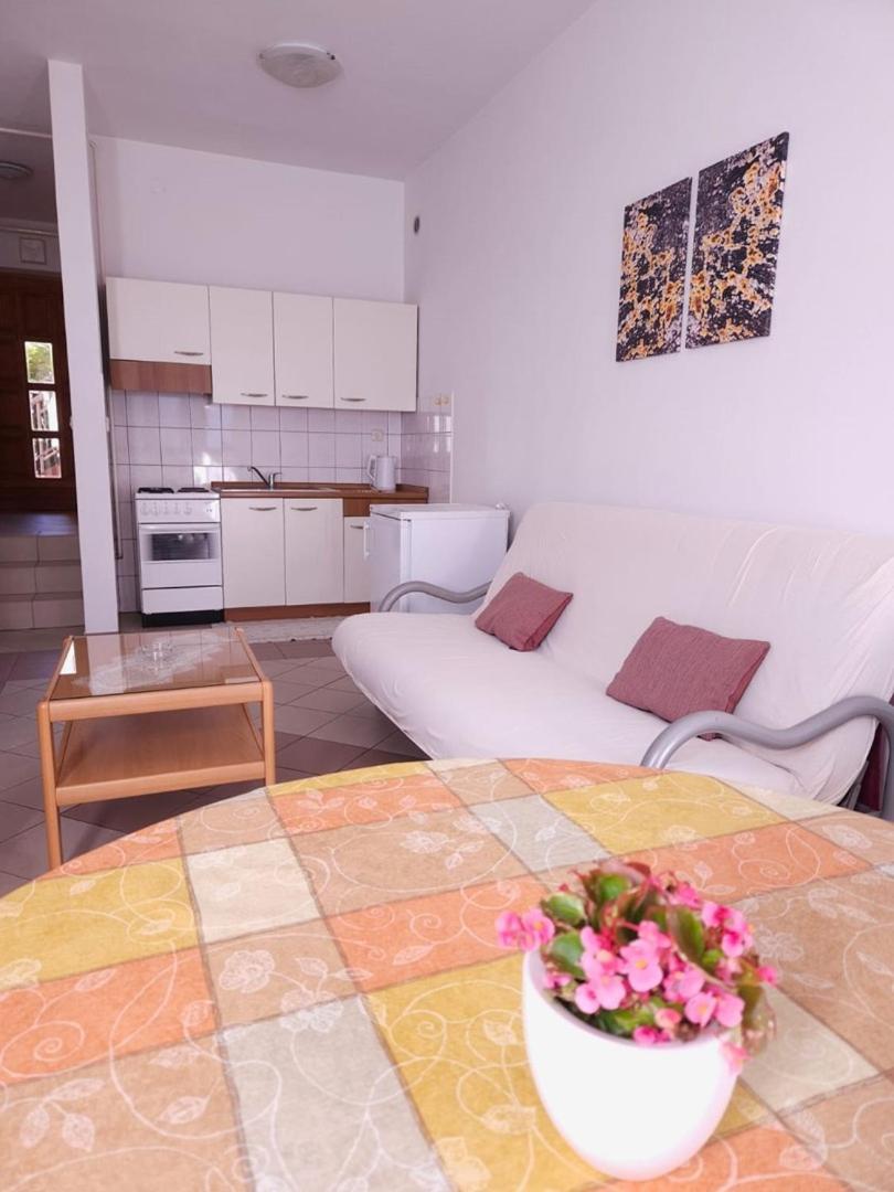 Lorena Apartments In Пула Экстерьер фото